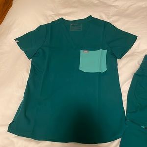 Figs one pocket Zamora top, never warn!!